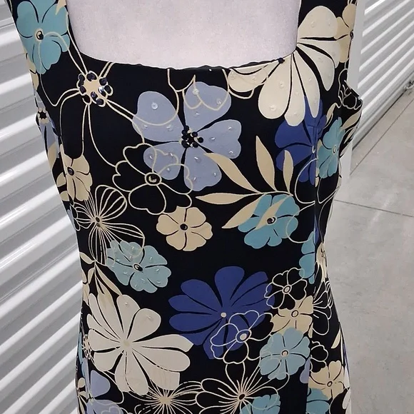 Amanda Smith Dress - Picture 2 of 6